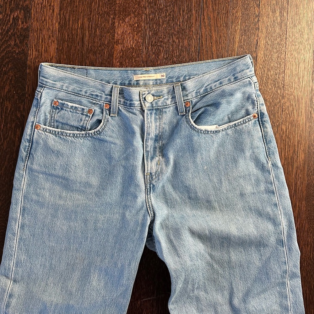 Levi's Low Pro straight leg jeans
Size 30